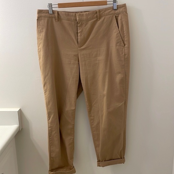 BANANA REPUBLIC Casual Beige Chinos.  EUC. Size 10. - Picture 3 of 8